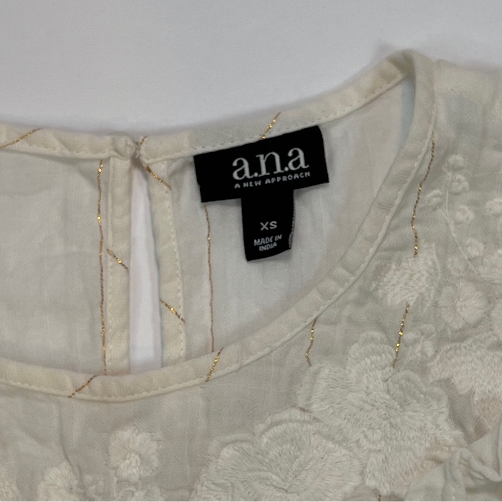 a.n.a A New Approach Women’s XS Cream/Ivory Sleeveless Ruffle Hem Top